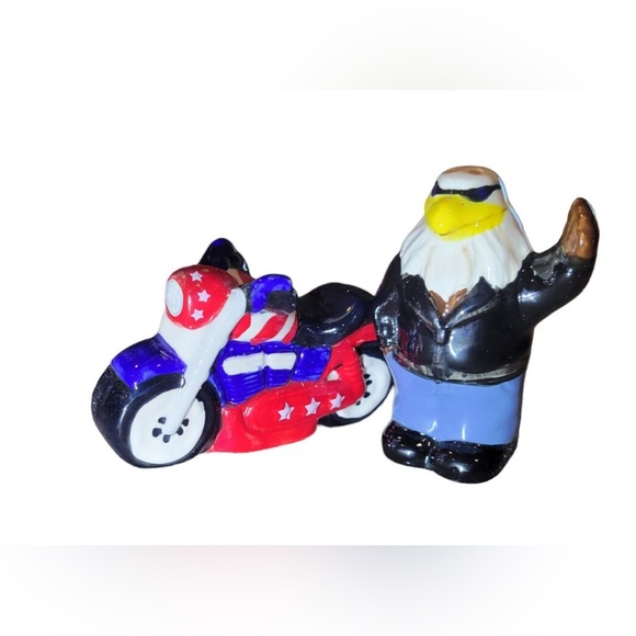 Cracker Barrel Patriotic American Eagle and Motorcycle Slat & Pepper Shaker Set - Picture 2 of 6